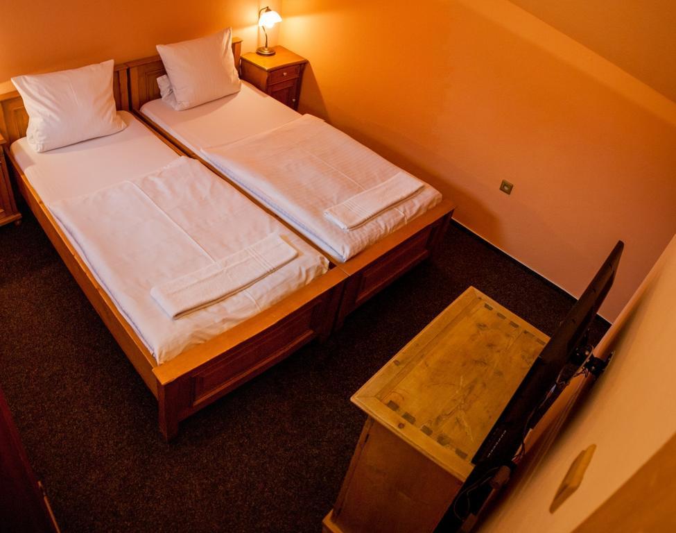 Hotel A Restaurace U Hrncire Kutna Hora Room photo