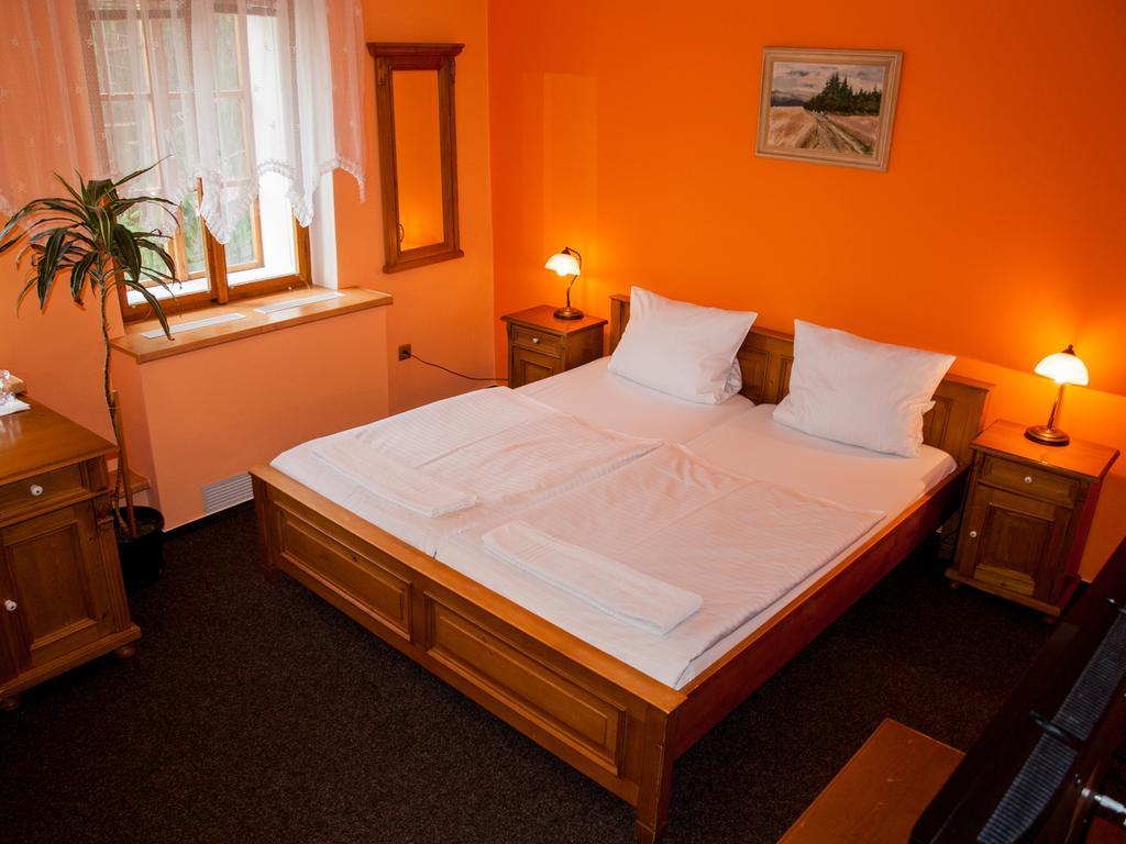 Hotel A Restaurace U Hrncire Kutna Hora Room photo